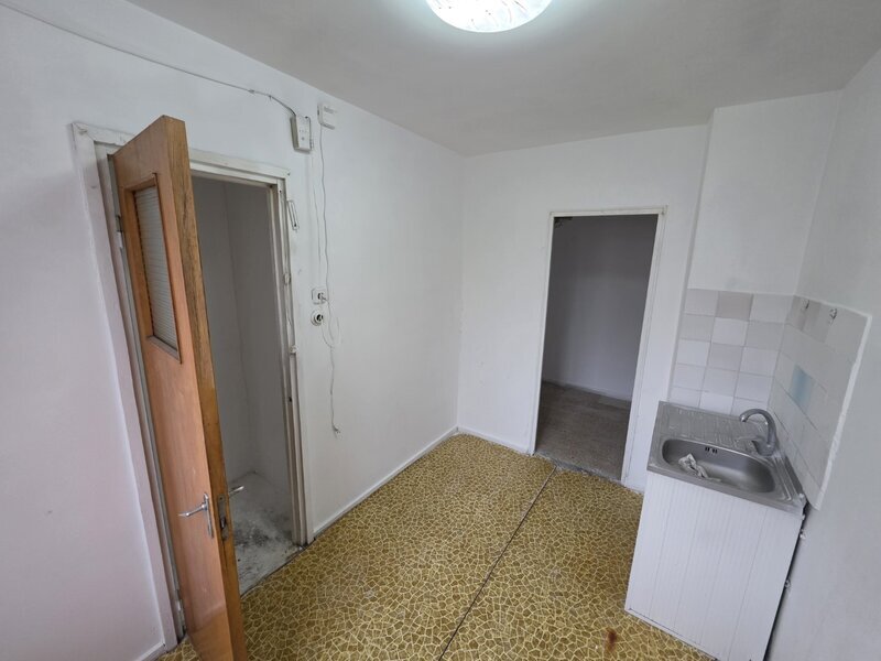 Trapezului, pe bd. 1 Decembrie 1918, 5 minute metrou, Auchan, stradal